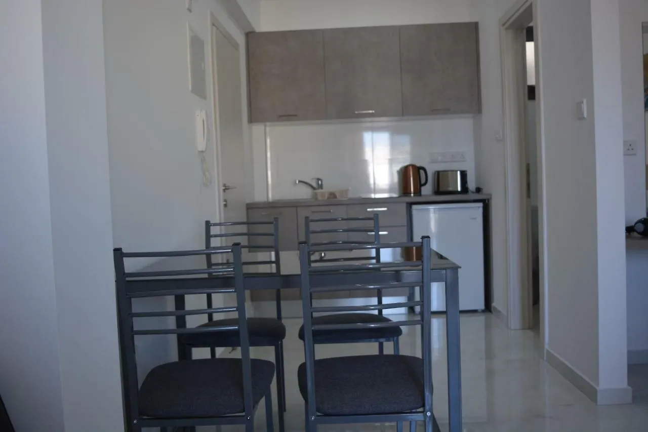 P.L Hermes Studios & Apartments Larnaca