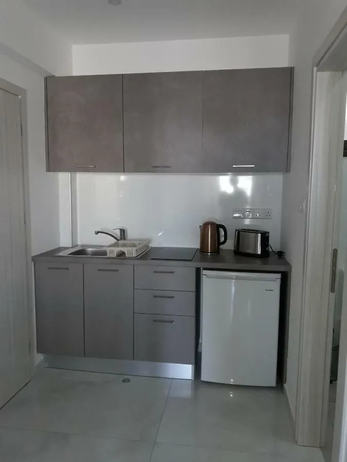P.L Hermes Studios & Apartments Larnaca 0*,